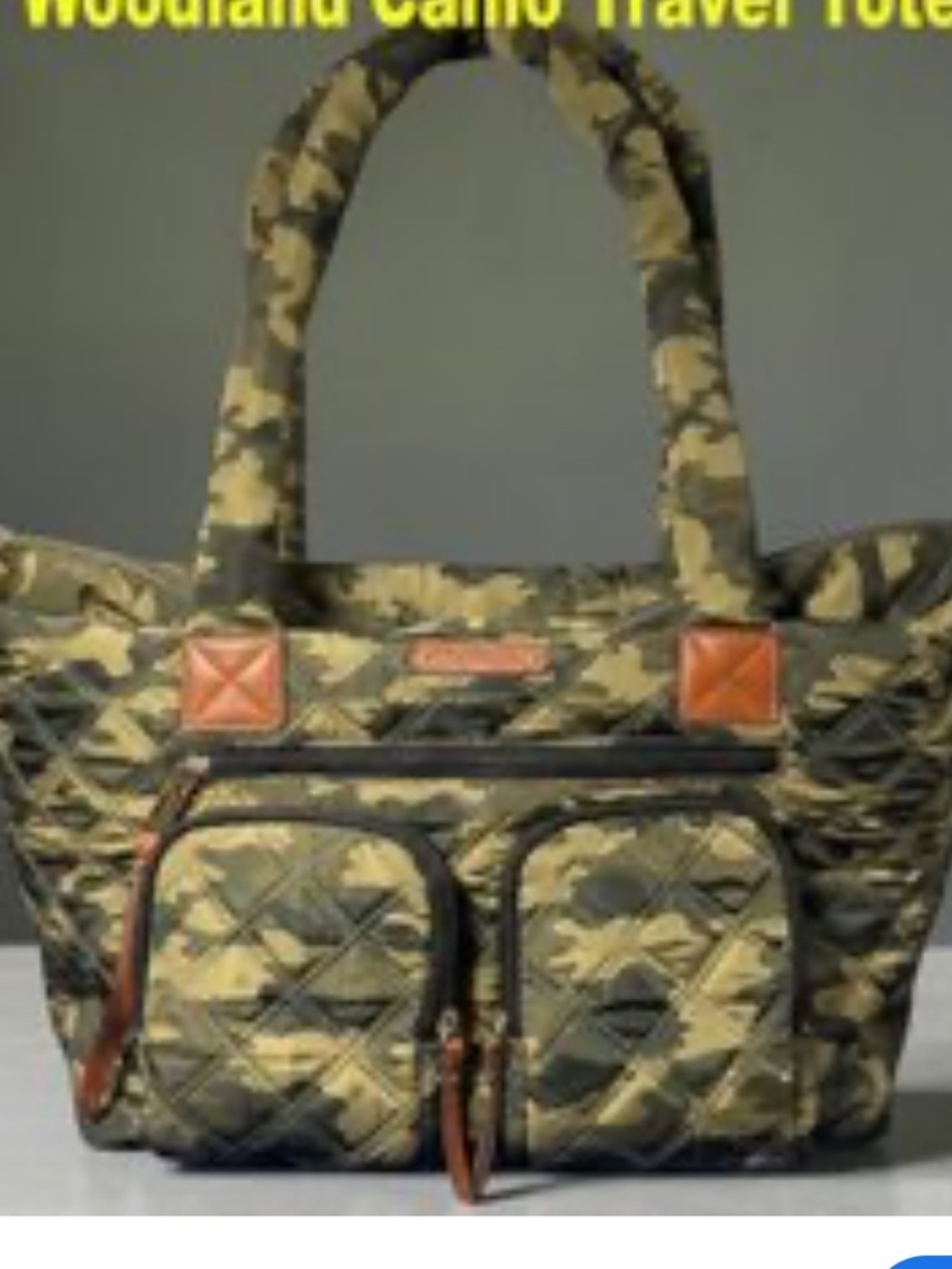 JOAN & DAVID ! Woodland Camo Quilted Tote Bag - Camouflage.  Perfect travel bag!
